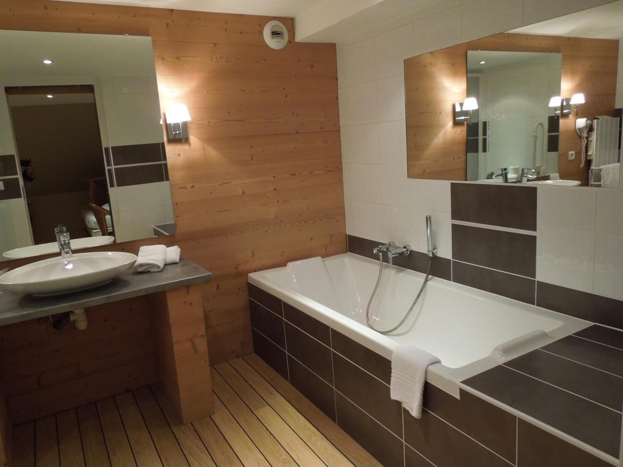 Hotel Saint-Pierre Pontarlier Buitenkant foto