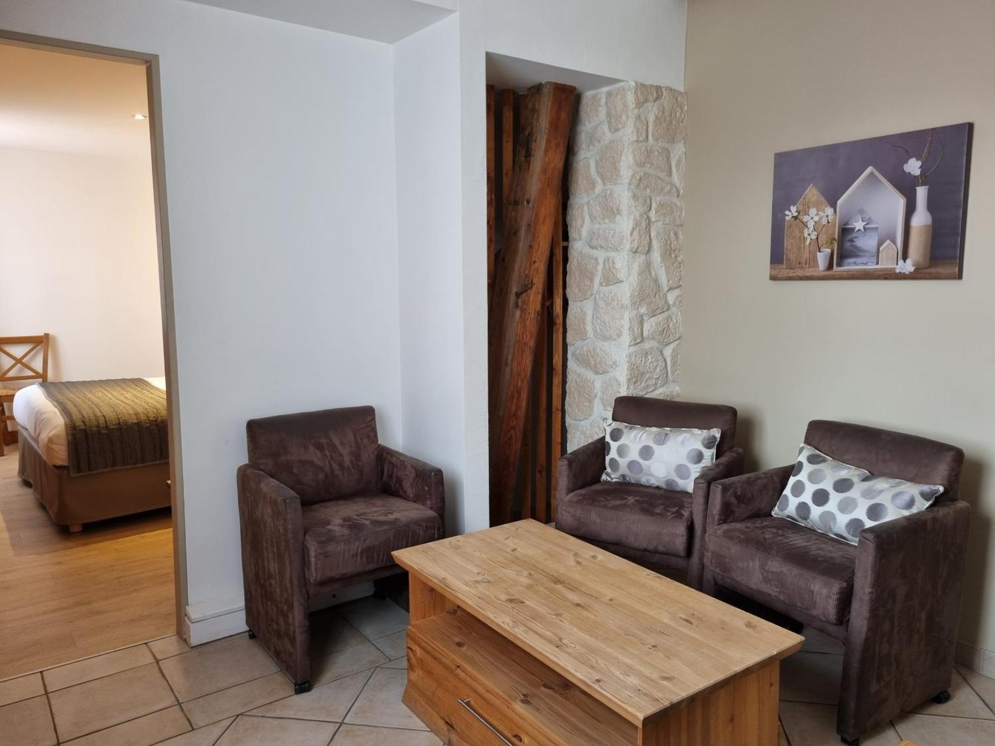 Hotel Saint-Pierre Pontarlier Buitenkant foto